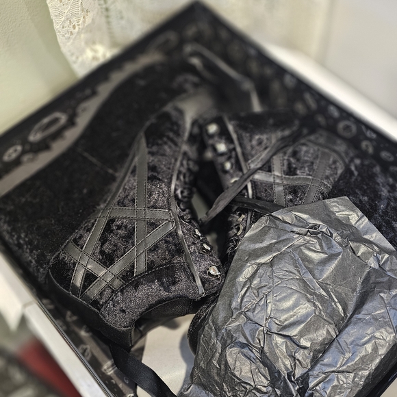 Killstar Black Velvet Boots Sneakers - Picture 2 of 4